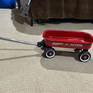 Radio Flyer Wagon, small size for toys and playtime. Super cute and fun!